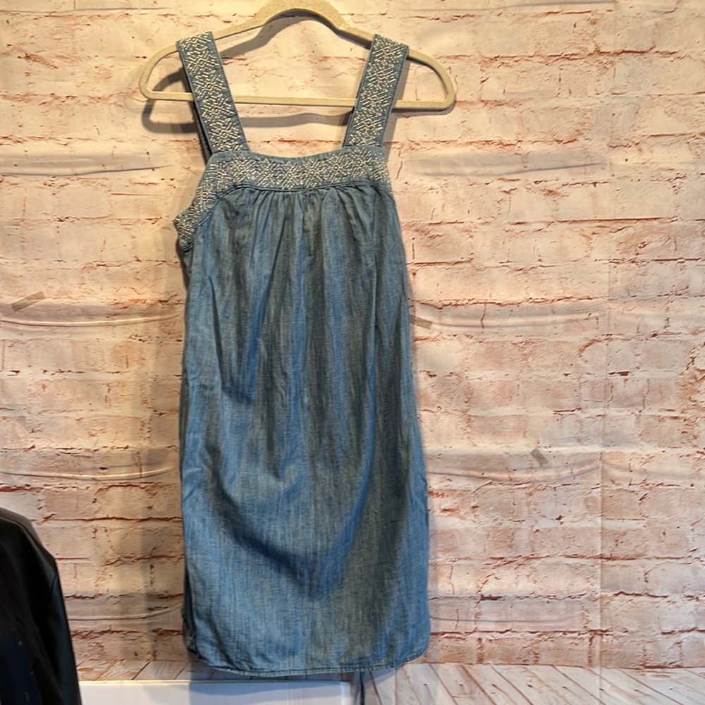 Universal Threads Chambray sundress Square neck embroidered M above knee belt